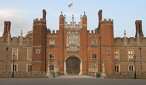 Visit Hampton Court Palace : tourist guide, photos and sightseeing tours