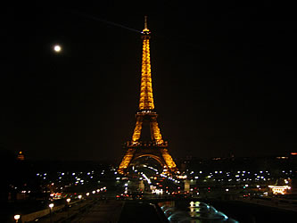 Nighttime Eiffel Tower Pictures on Paris Eiffel Tower At Night With Fireworks